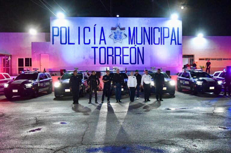 Román Cepeda realiza pase de lista a elementos de la Policía de Torreón y de Tránsito y Vialidad