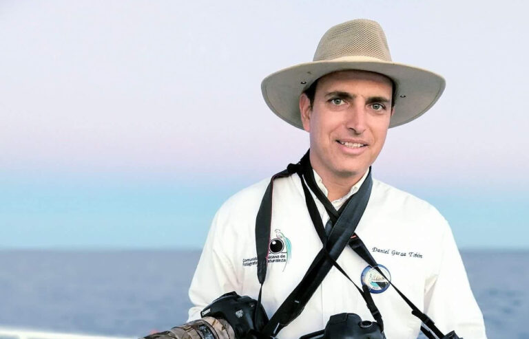 Tiene Daniel Garza Tobón nuevo libro sobre colibríes de México