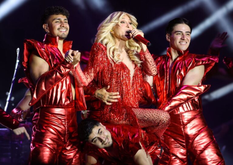 Yuri se presentó exitosamente en Saltillo con su “Icónica Tour”