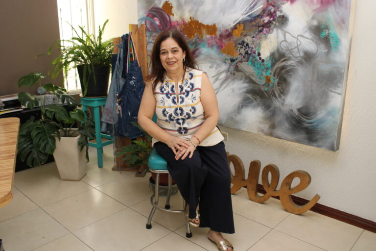 Maricela Quiroga: Pinceladas que curan el alma