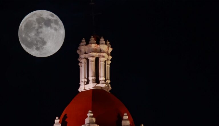 Las lunas de octubre: el encanto dorado del cielo otoñal