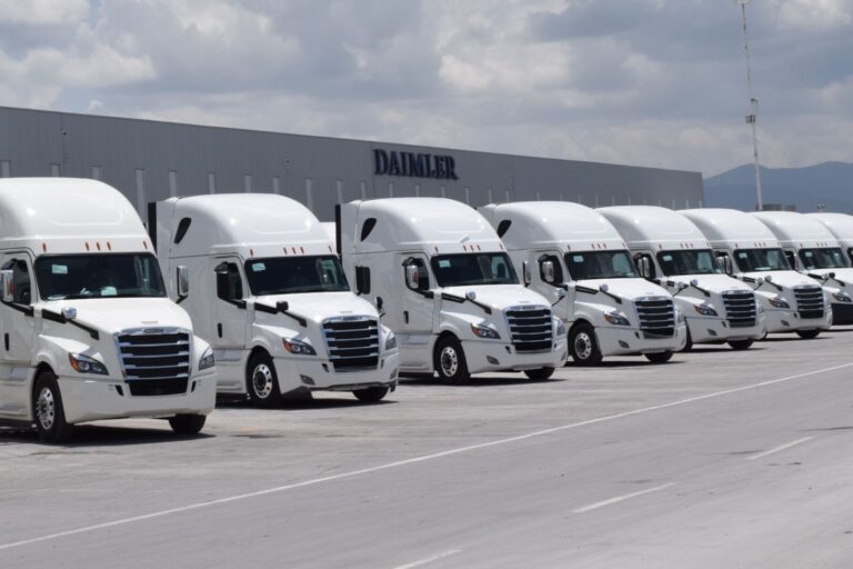 Camiones hechos en Saltillo libran aranceles de Trump