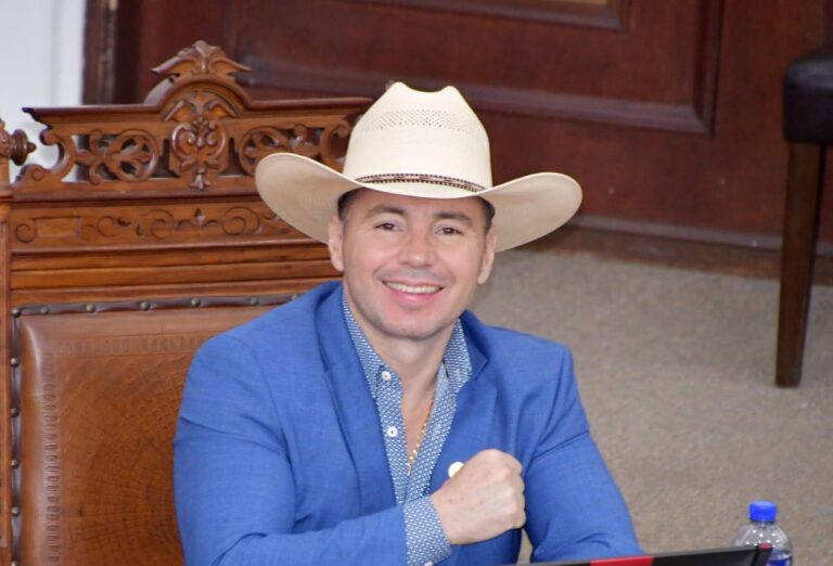 Oportunismo e incongruencia del diputado Antonio Flores Guerra