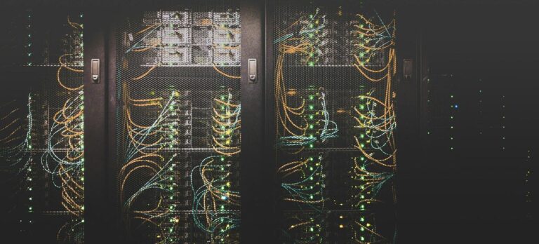 América Latina acelera en inteligencia artificial más de lo esperado, pero enfrenta deficiencias críticas