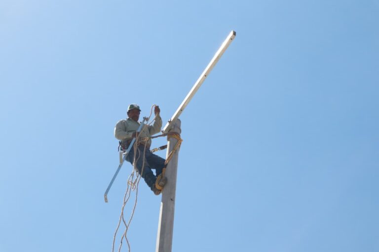 Arranca Saltillo construcción de red eléctrica en colonia Puerto de Flores