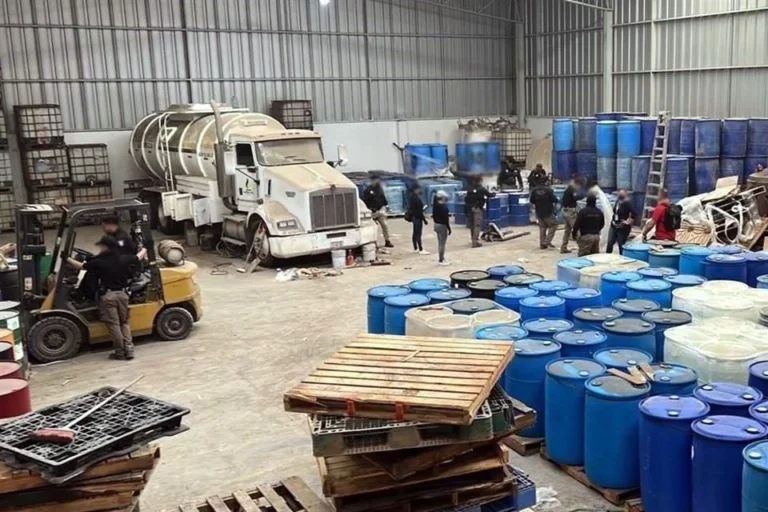 Aseguran precursores y 7 mil litros de huachicol en Durango