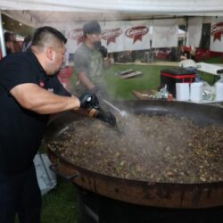 Asisten miles de personas al Festival de la Paella 2025