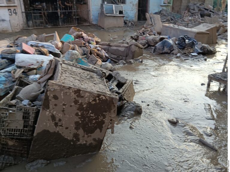 Aumentan a 72 muertes por lluvias en México