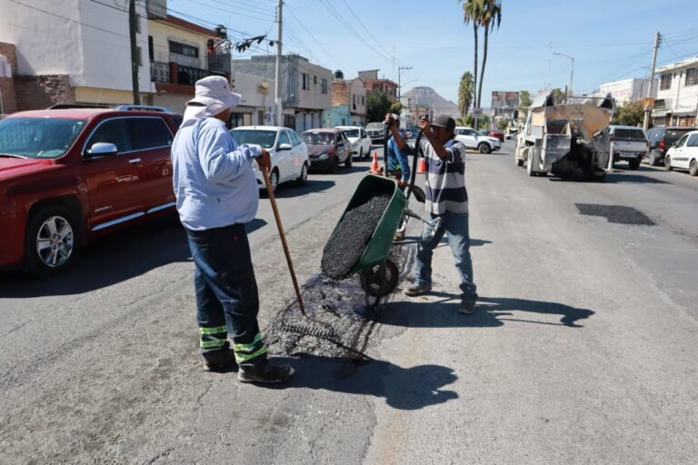 Bachea gobierno de Javier Díaz en calles y vialidades por toda la ciudad