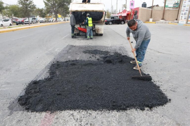 Bachea programa ‘Aquí Andamos’ en la Saltillo 2000