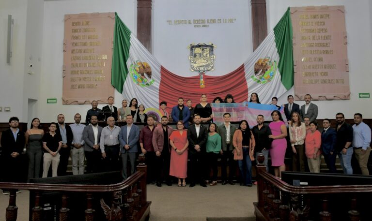 Celebra comunidad LGBTQ+ cuarto parlamento “Con Orgullo al Congreso” en el Palacio Legislativo