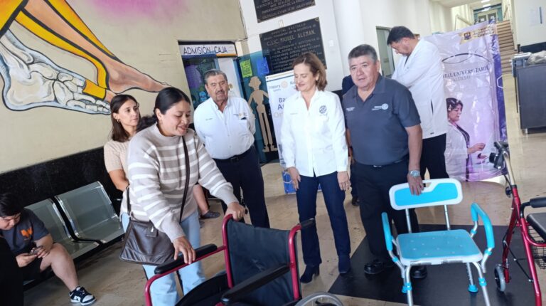 Club Rotario de Saltillo entrega sillas de ruedas y aparatos ortopédicos al Hospital Universitario
