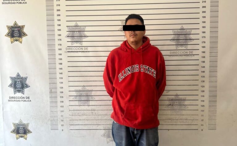 Detienen a hombre por rayar camión Aquí Vamos Gratis