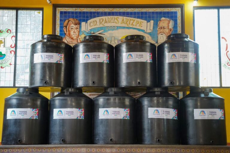 En Ramos “Tinacos Para Todos” son un apoyo a familias