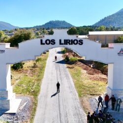 Entrega alcaldesa Ana Karen Arco de Bienvenida en Los Lirios1