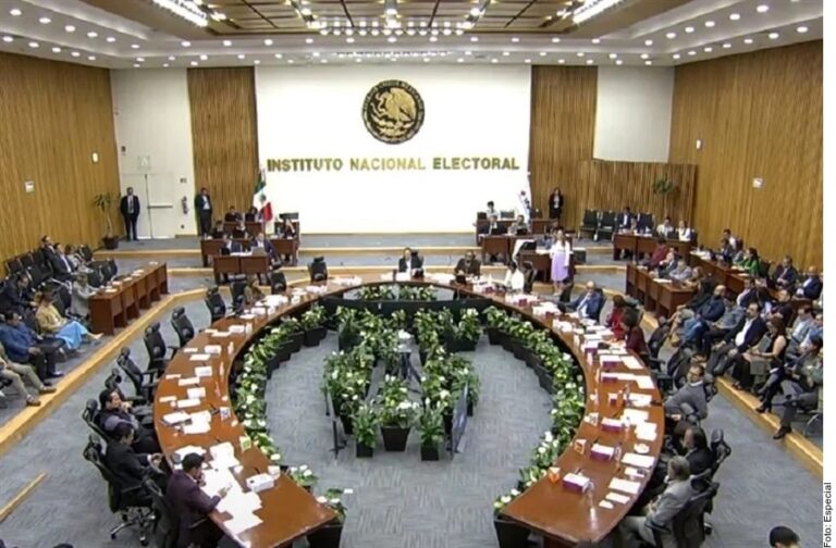 Se atora nombramiento de presidente y consejeros del IEC; exhibe INE división