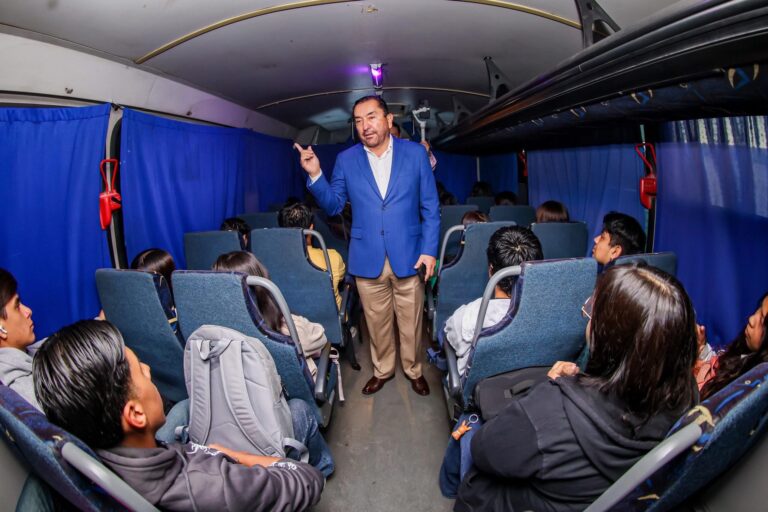 Garantiza rector de la UTC calidad en el servicio de transporte