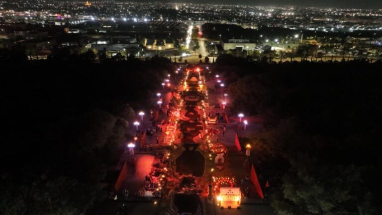 Inauguran Magno Altar de Muertos 2025 en escalinatas del Parque Las Maravillas