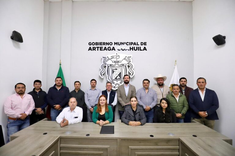 Instala Arteaga Consejo Municipal de Desarrollo Urbano