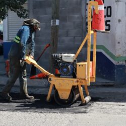 Intensifica Saltillo labores de bacheo en Valle Verde