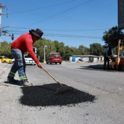 Intensifica Saltillo labores de bacheo en Valle Verde2