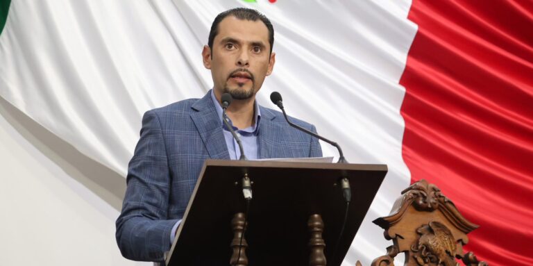 Mejores condiciones desde la carretera 57 hasta Nava, pide Sergio Zenón a la SCT