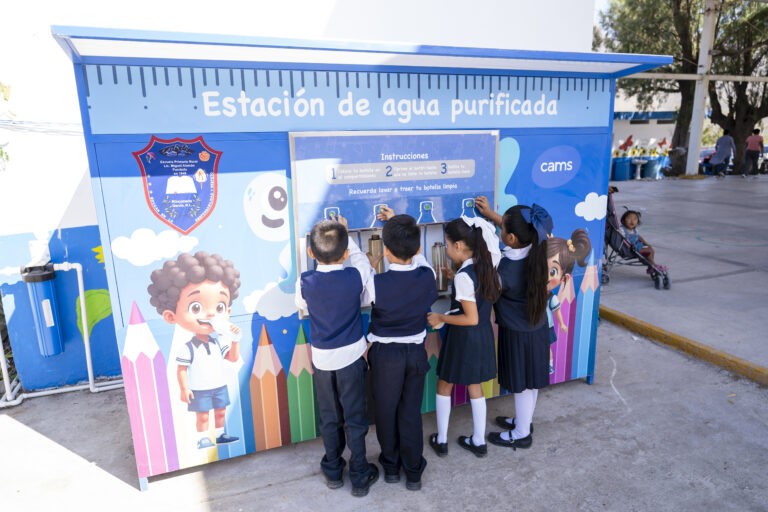 Oportunidades que crecen: agua limpia y herramientas digitales para comunidades locales