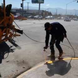 Pinta Saltillo camellones centrales para reforzar la seguridad vial