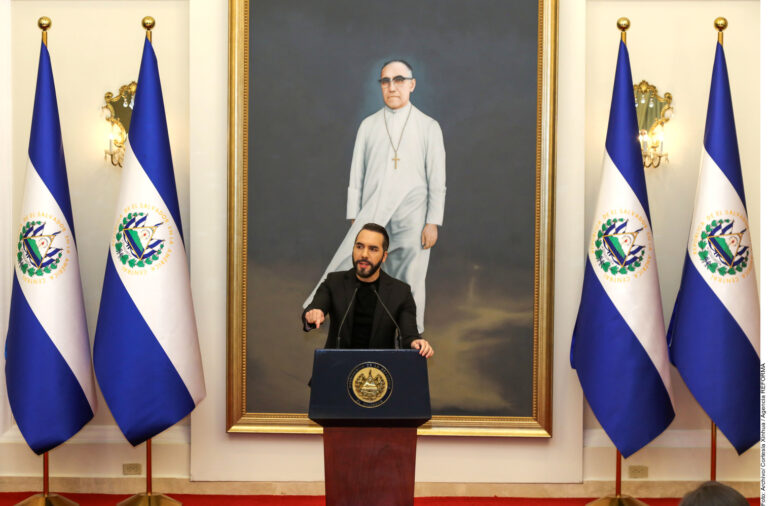 Prohíbe Bukele lenguaje inclusivo en escuelas