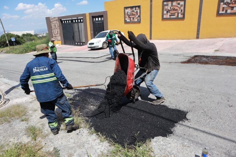 Realiza Saltillo acciones de bacheo de manera permanente