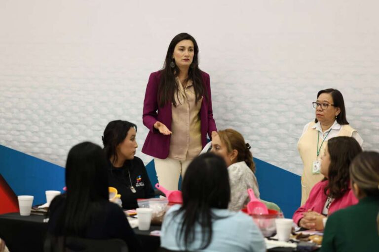 Realizan mujeres prótesis de mama artesanales