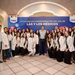 Reconoce Javier Díaz a las y los médicos en su día