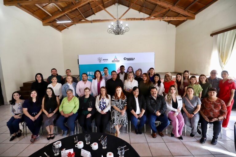 Reconoce gobierno municipal de Arteaga a médicos por su vocación y servicio