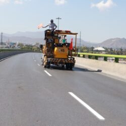 Refuerza Saltillo seguridad vial; delimita carriles en bulevares de la ciudad