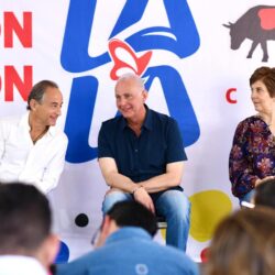 Román Alberto Cepeda González inaugura la edición 2025 del CowParade5