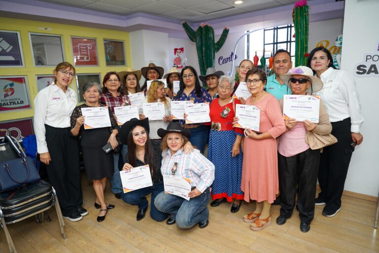 Se gradúan 99 del Centro Recreativo de los Grandes del DIF Saltillo