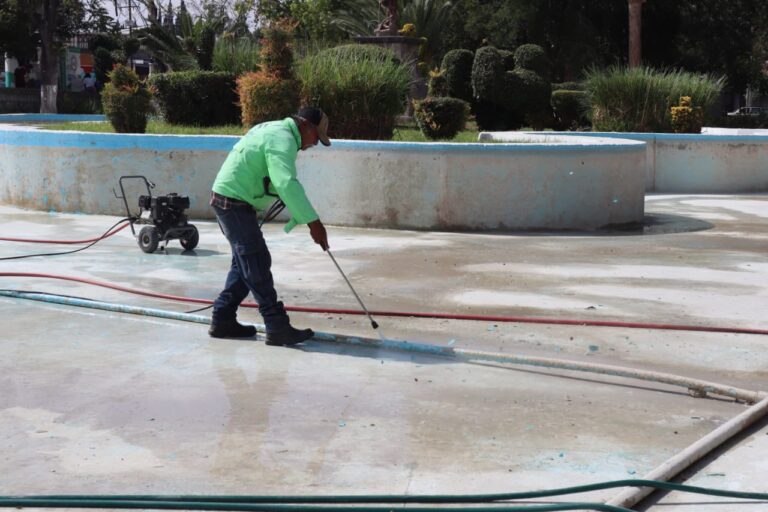 Trabaja Saltillo en limpieza del lago de la Alameda