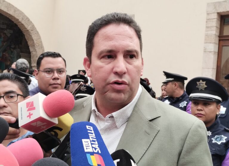 Trabajan en garantizar seguridad y orden en panteones de Saltillo