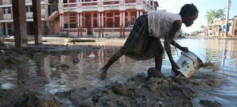 Al menos 1.6 millones de niños corren peligro en el Caribe a causa del huracán Melissa