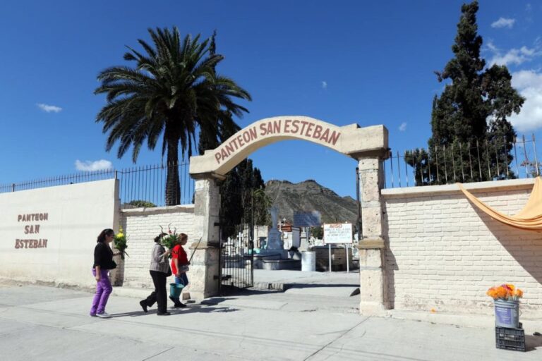 Alistan vigilancia y limpieza en los panteones de Saltillo