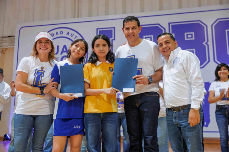 Dan la bienvenida a los Nuevos Lobos de la UA de C en Piedras Negras