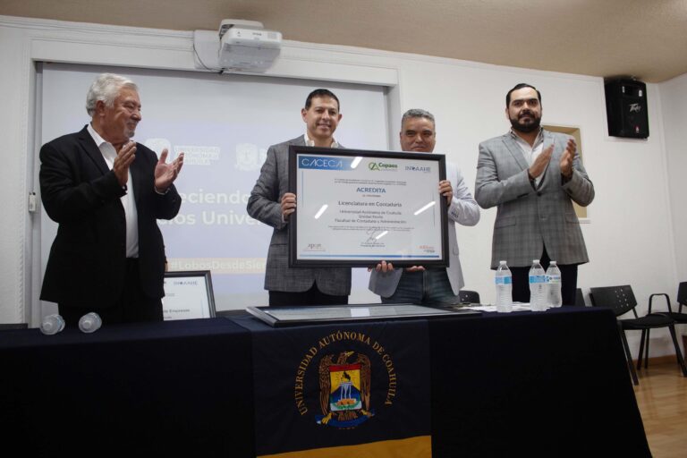 Entrega rector de la UA de C acreditaciones CACECA y mobiliario a la FCA Monclova