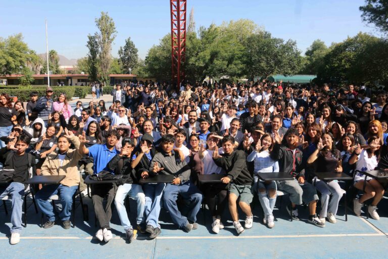 Entrega rector de la UA de C mobiliario al Instituto de Ciencias y Humanidades “Salvador González Lobo”
