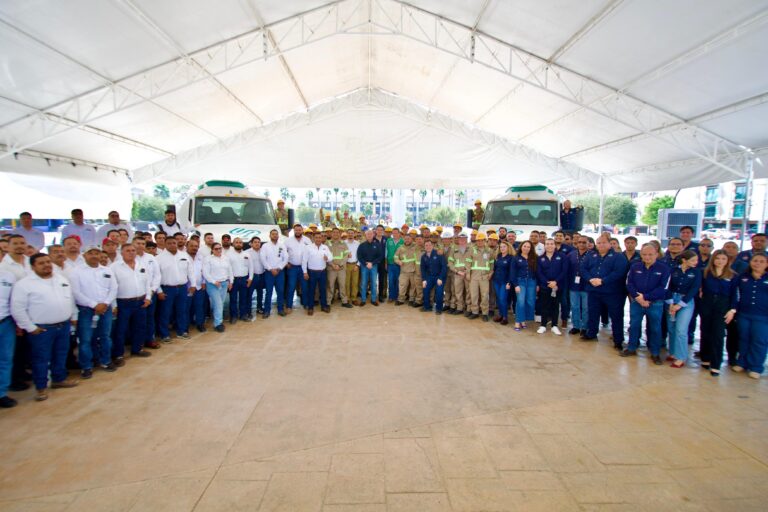 Entrega Román Cepeda unidades a SIMAS Torreón