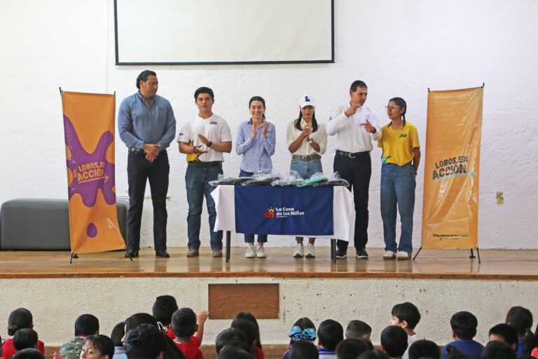Entrega UA de C 200 mochilas a La Casa de los Niños de Saltillo