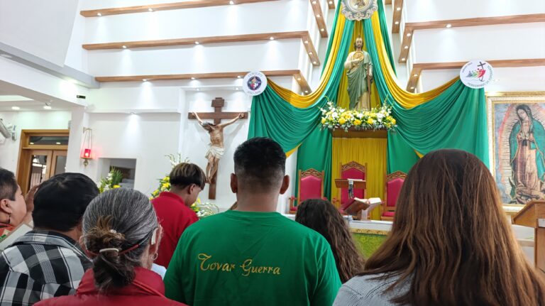Feligreses celebran a San Judas Tadeo con fervor y agradecimiento en Saltillo