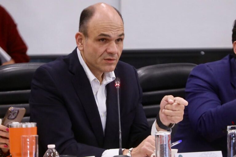 Jericó Abramo propone garantizar reembolsos justos en servicios digitales no utilizados