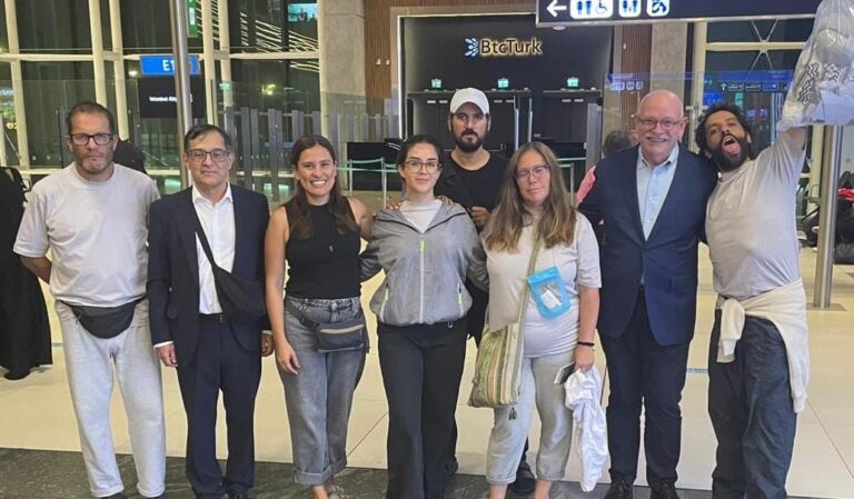 Los mexicanos de la Flotilla Global Sumud deportados por Israel llegaron al país