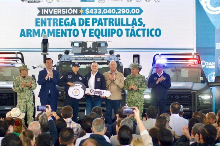 Manolo Jiménez entrega patrullas, armamento y equipo táctico en Torreón para las corporaciones de Coahuila