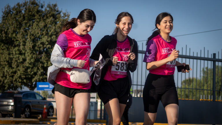 Más de 700 participantes se sumaron a la Carrera Tec por la Equidad de Género en su tercera edición